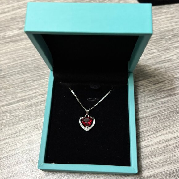 .925 Ailana Laine Elegant Red Heart Pendant Necklace Sterling Silver Box Chain - Picture 6 of 7